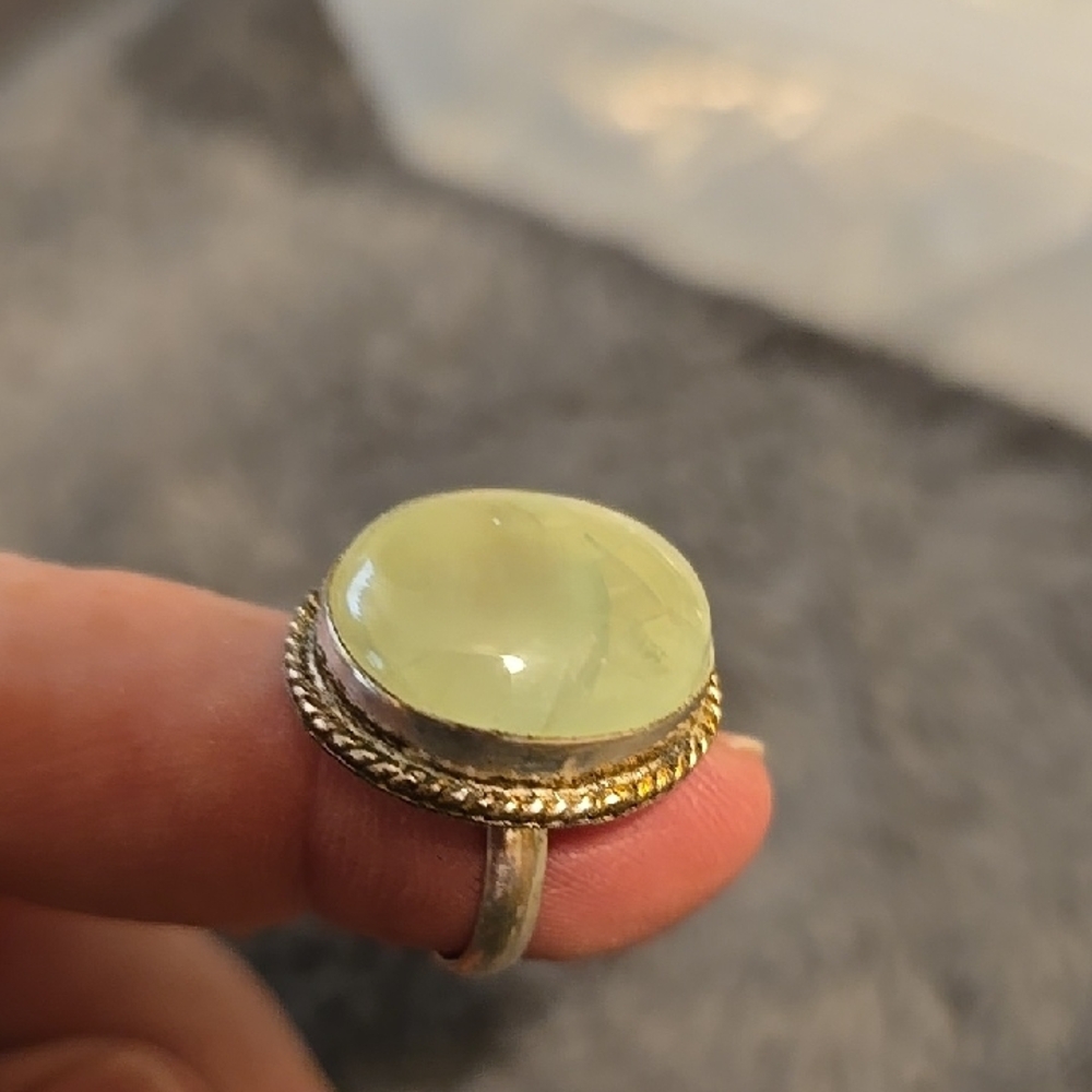 Chic Silver Ring With Green Stone - image 1